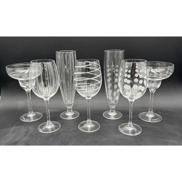 Wine Glasses by Mikasa in Pattern Cheers Set of 3 Vertical, Bubbles, and Swirl - Picture 5 of 7
